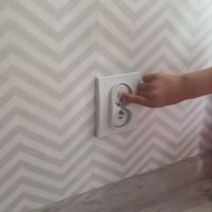 Stikkontaktbeskyttelse til Børn - 15 Styk + 3 Nøgler