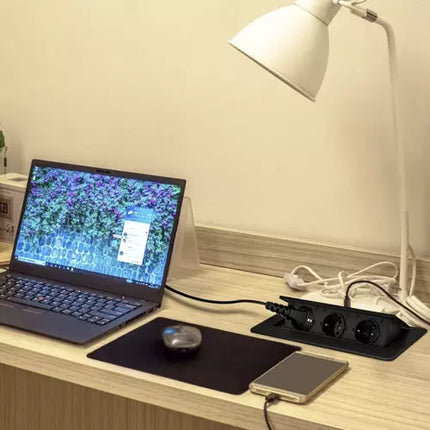 Diskret Stikkontakt til Indbygning i Bordplade – 3 Sokler, Sort