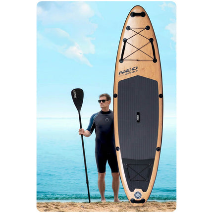 Oppusteligt SUP-board 320 x 84 x 15 cm med pagaj, pumpe, leash og rygsæk – træmønster