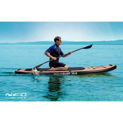 Oppusteligt SUP-board 320 x 84 x 15 cm med pagaj, pumpe, leash og rygsæk – træmønster