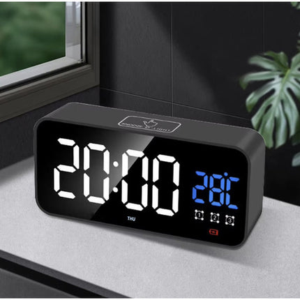 LED vækkeur med snooze og lydaktivering