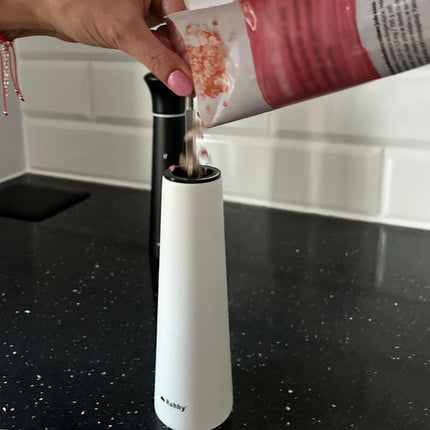 Elegant Salt- og Peberkværn i Træ – Perfekt til Hverdagsbrug