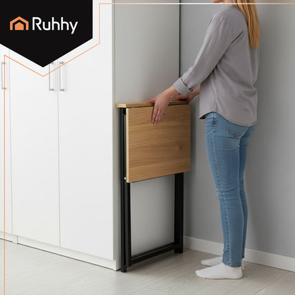Foldbart skrivebord i moderne design til små rum