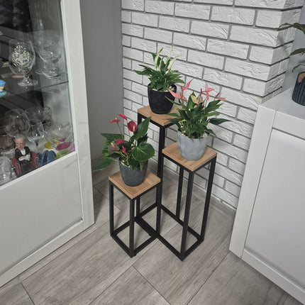 Stående blomsterstand 67 cm med 3 niveauer i metal