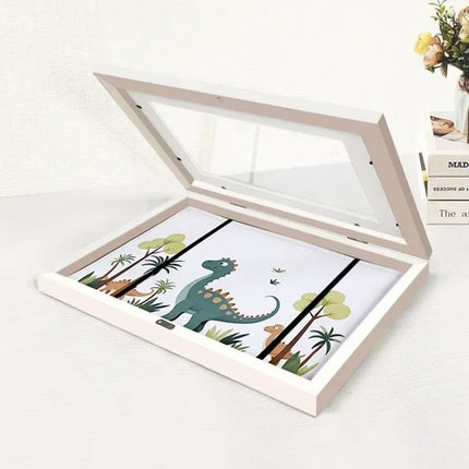 Børneramme til kunstværker med magnetisk lukning og plads til 150 tegninger