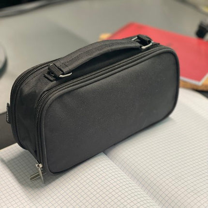 Praktisk Sort Penalhus med Udvidelige Rum – Ideelt til Skole og Hverdag