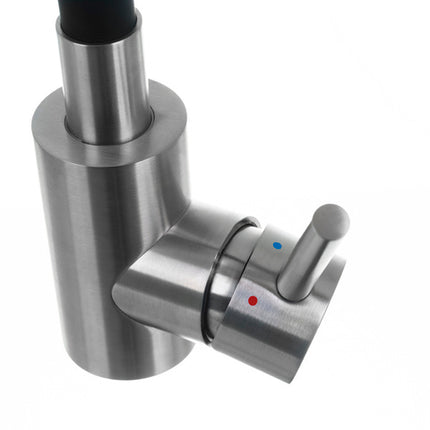 Køkkenarmatur med fleksibel tud og 360° rotation