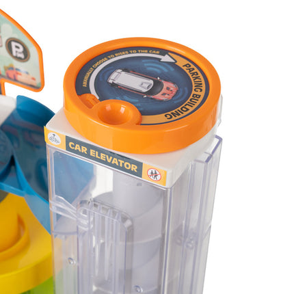 Interaktiv parkeringsbane med elevator til børn