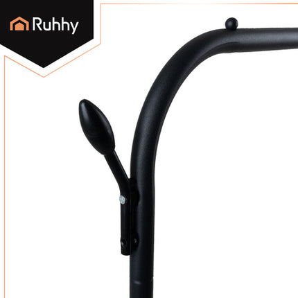 Praktisk tøjstativ på hjul med hylde og kroge