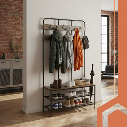 Stående hylde med bøjler og bænk til entréen