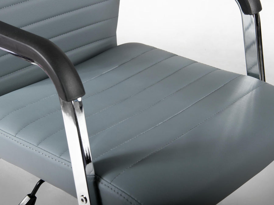 Moderne ergonomisk kontorstol med drejefunktion og stilfuldt design til hjemmekontoret