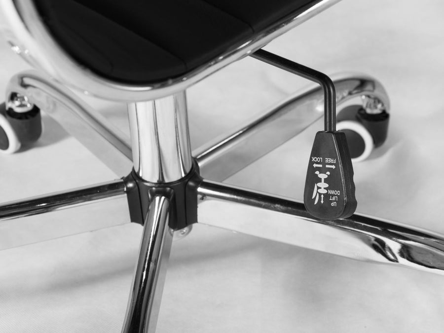 Designer kontorstol med ergonomisk støtte og moderne design - perfekt til hjemmekontoret