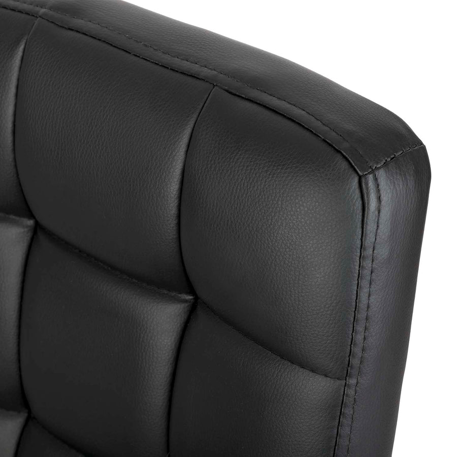 Kontorstol i sort øko-læder med ergonomisk design og justerbar højde - perfekt til hjemmekontoret og mødelokalet
