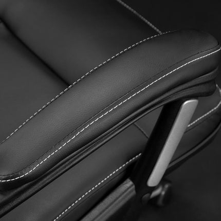 Komfortabel og stilfuld kontorstol i blødt øko-læder med ergonomisk design
