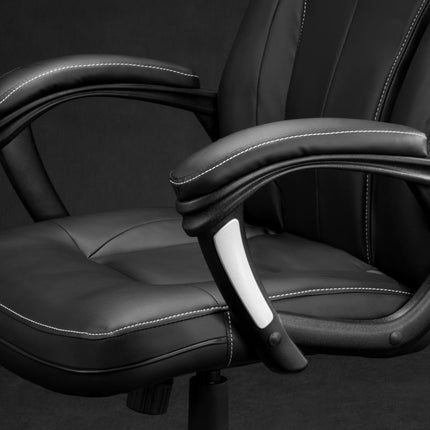 Komfortabel og stilfuld kontorstol i blødt øko-læder med ergonomisk design