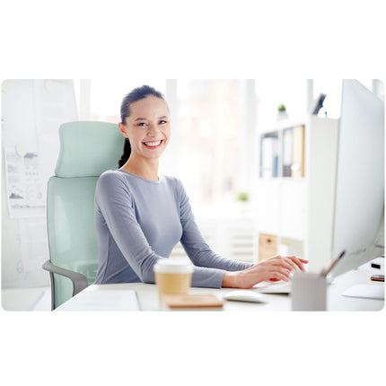 Kontorstol med justerbar højde og ergonomisk design i lys blå farve