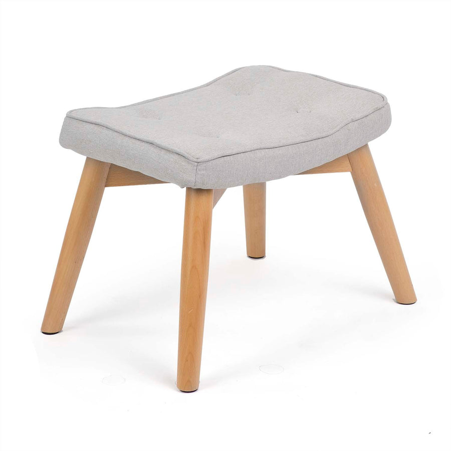 Wingback lænestol med fodstøtte i grå stof - elegant og komfortabel afslapning