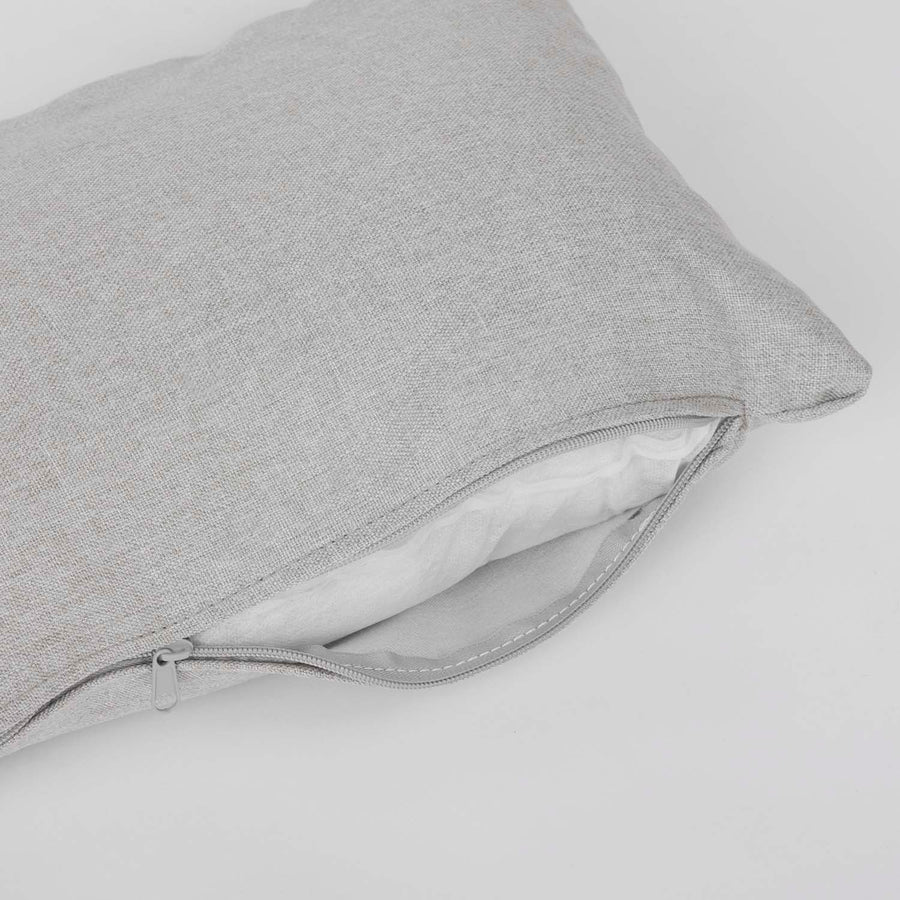 Wingback lænestol med fodstøtte i grå stof - elegant og komfortabel afslapning