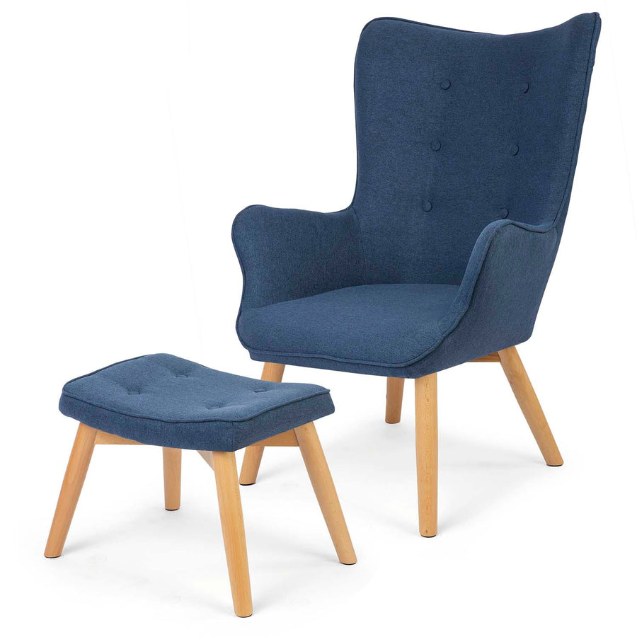 Wingback lænestol med fodstøtte i blå stof - elegant og komfortabel afslapning