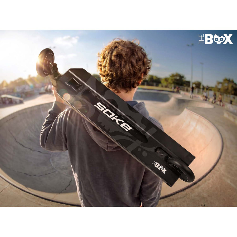 Stunt-løbehjul med 140 mm BOX-deck, SCS-kompression og 110 mm Hollow Core-hjul – sort
