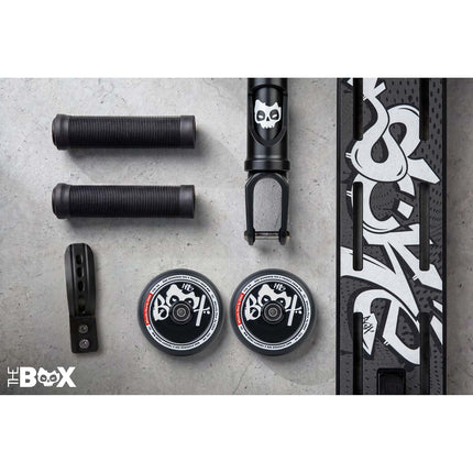 Stunt-løbehjul med 140 mm BOX-deck, SCS-kompression og 110 mm Hollow Core-hjul – sort