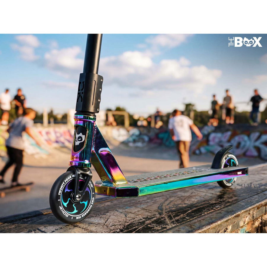Stunt-løbehjul med 140 mm BOX-deck, SCS-kompression og 110 mm Hollow Core-hjul