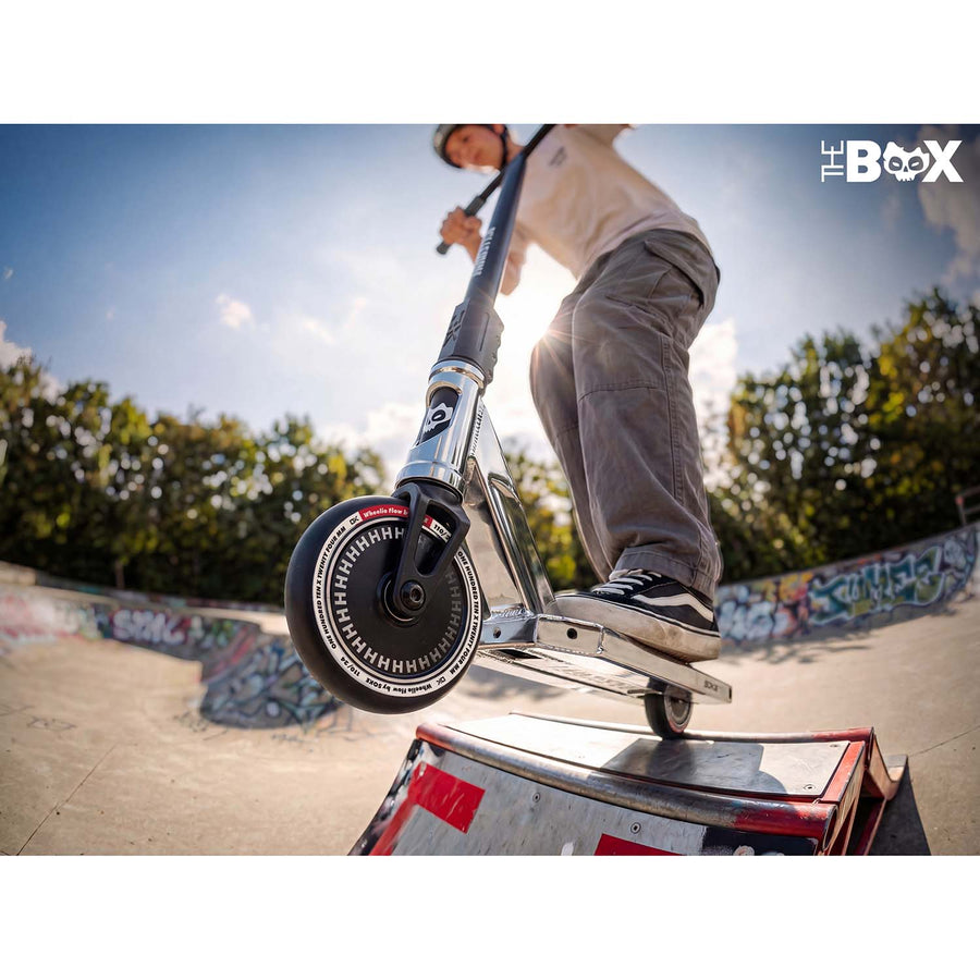 Stunt-løbehjul med 140 mm BOX-deck, SCS-kompression og 110 mm Hollow Core-hjul – sølv og sort, inkl. ekstra griptape