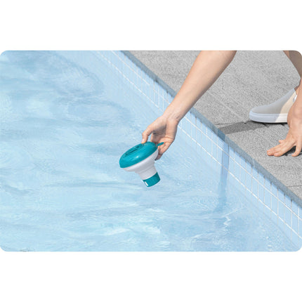 Lille flydende dispenser til poolkemikalier med justerbar dosering - perfekt til vedligeholdelse af din havepool