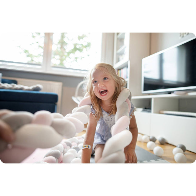 Vuggeseng i antiallergisk materiale - 3m, rosa-grå, sikker og stilfuld til babyer