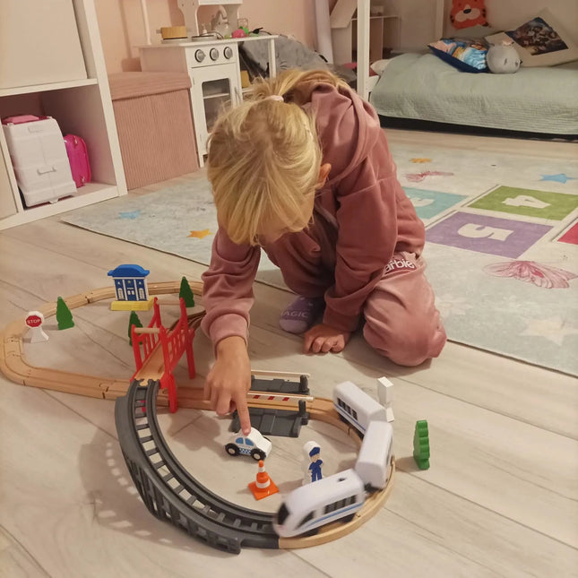 Togbane i træ 37 dele med 3,2 m skinner og batteritog