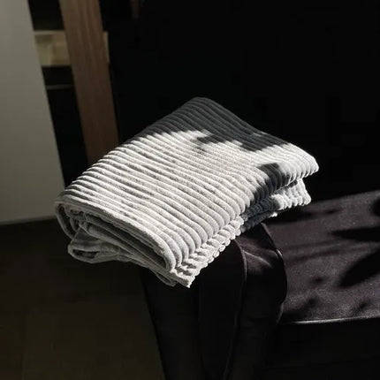 Blødt Mikrofiber Tæppe 160x200 cm – Komfort og Varme til Kolde Dage