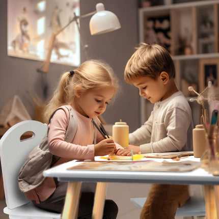 Træbord med 2 stole til børn - Sikkert og holdbart sæt til leg og kreativitet