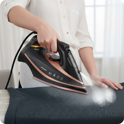 <strong>Kraftigt dampstrygejern med keramisk sål og dobbelt dampskud - 3000W, 360ml vandtank, selvrensende og automatisk sluk</strong>