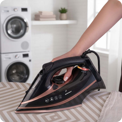 <strong>Kraftigt dampstrygejern med keramisk sål og dobbelt dampskud - 3000W, 360ml vandtank, selvrensende og automatisk sluk</strong>